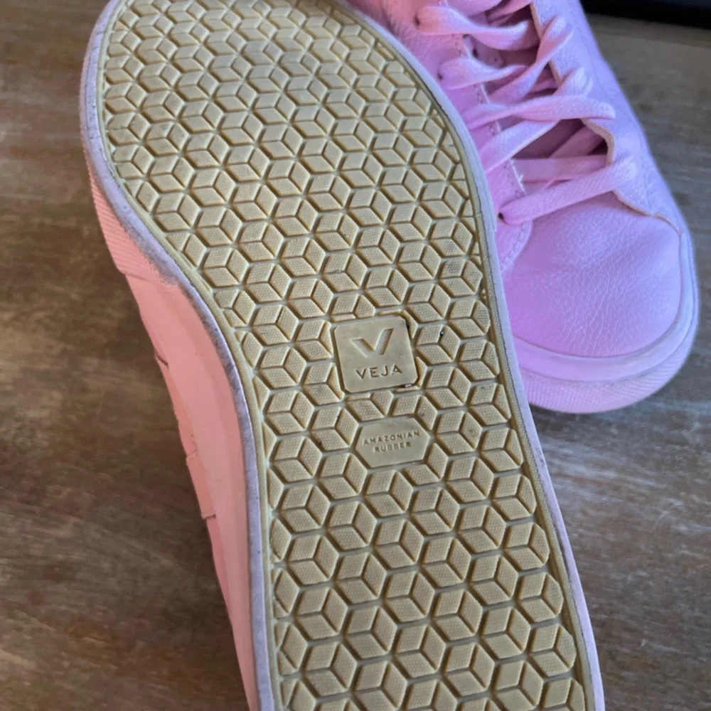 Veja x Mansur Gavriel Campo ChromeFree Leather Sneakers
Pink 🌸 - Picture 8 of 14